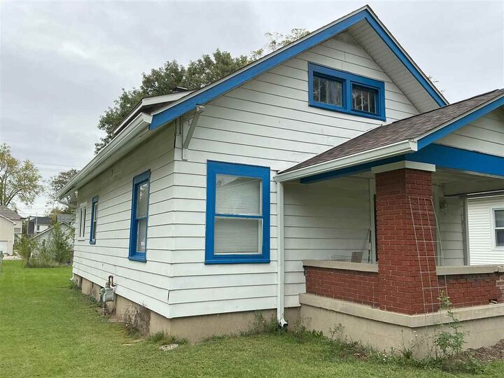 Property Photo:  726 SW A Street  IN 47374 