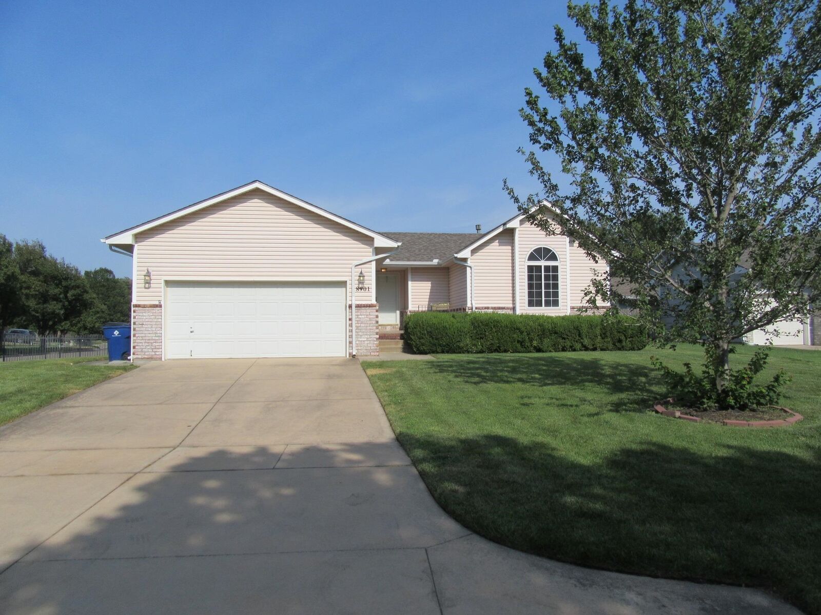 Property Photo:  8901 W Meadow Knoll Ct  KS 67205 