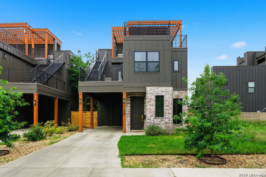 Property Photo:  107 Dowdy St  TX 78204 