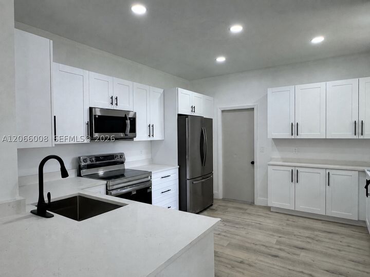 Property Photo: 2050 Madeira Dr FL 33327