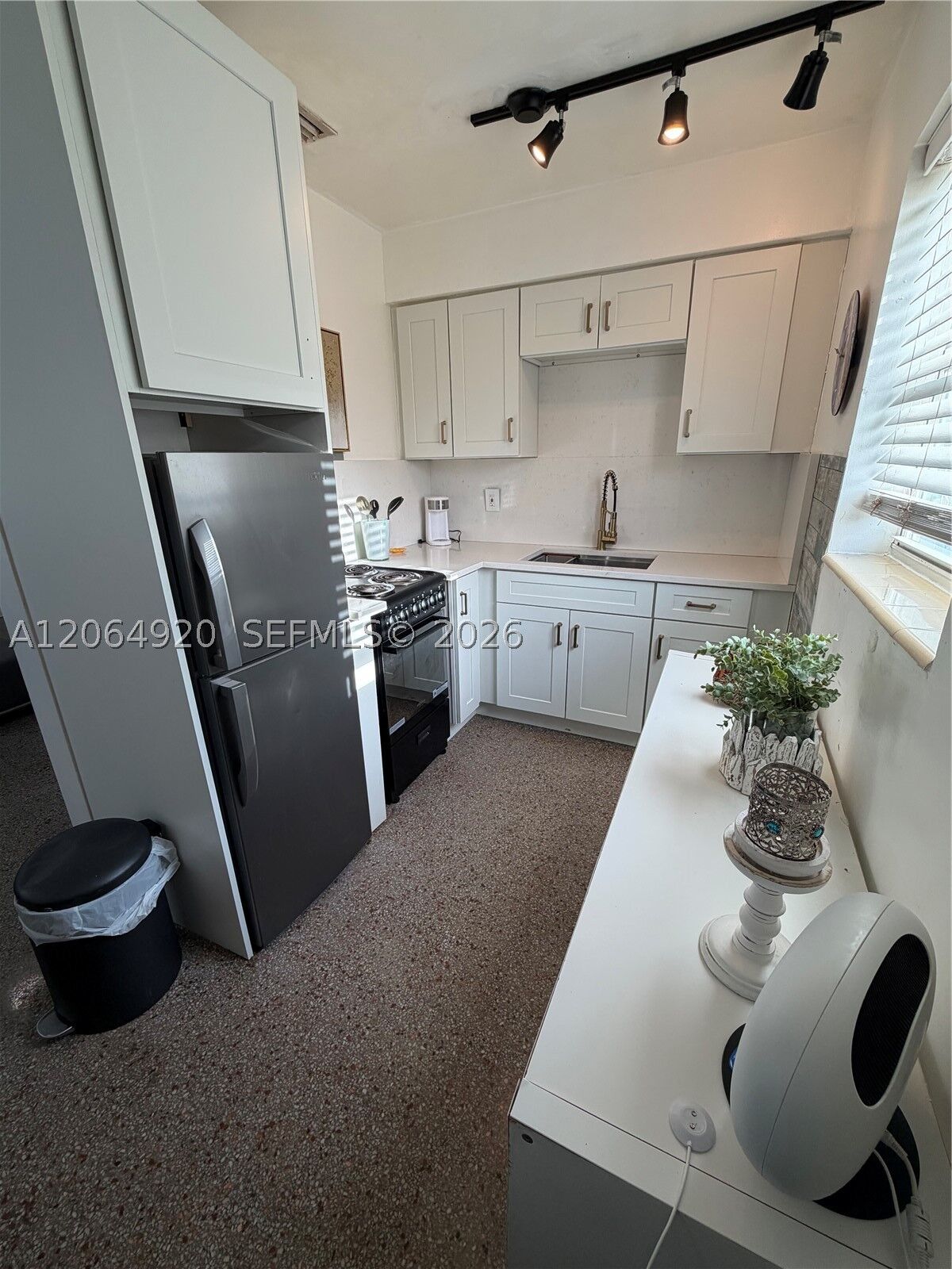 Property Photo:  2130 McKinley St 1  FL 33020 