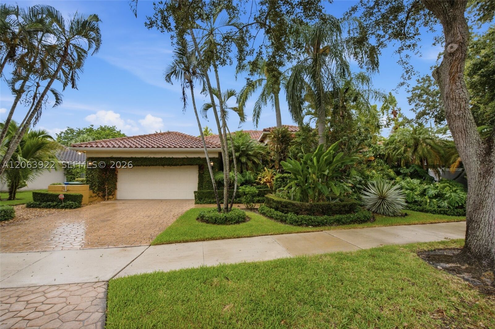 Property Photo:  1028 Creekford Dr  FL 33326 