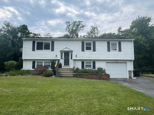 Property Photo: 19 Lance Lane CT 06460