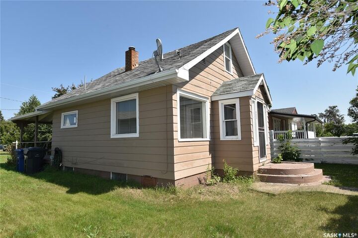 Property Photo:  403 2nd Street W  SK S0E 1E0 