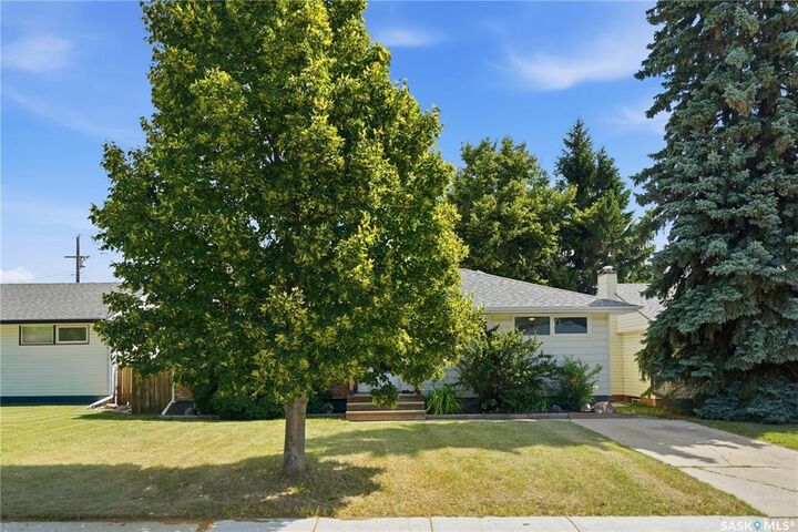 Property Photo:  2325 Dufferin Avenue  SK S7J 1C1 