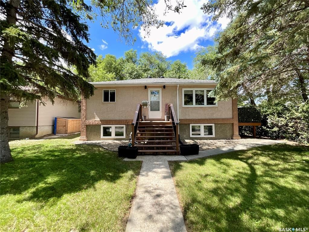 Property Photo:  2700 McAra Street  SK S4N 2X1 