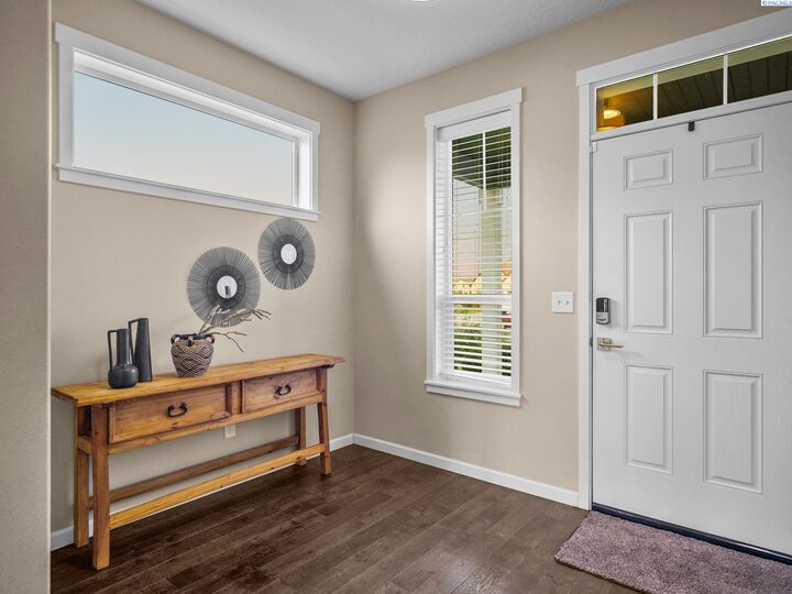 Property Photo:  1547 Diamond Dr  WA 99353 