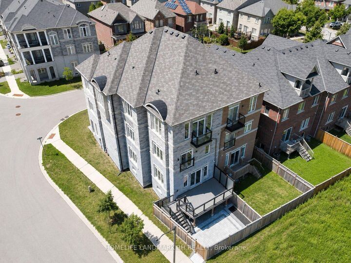 Property Photo:  11 Lorne Glen Street  ON L6C 0Z4 
