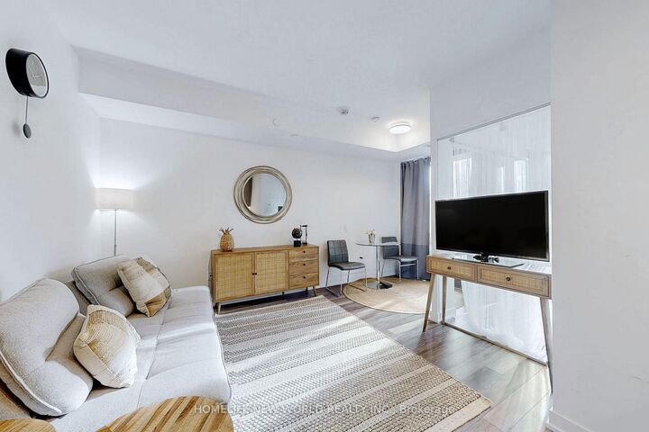 Property Photo: 250 Lawrence Avenue W 518 ON M5M 1B2