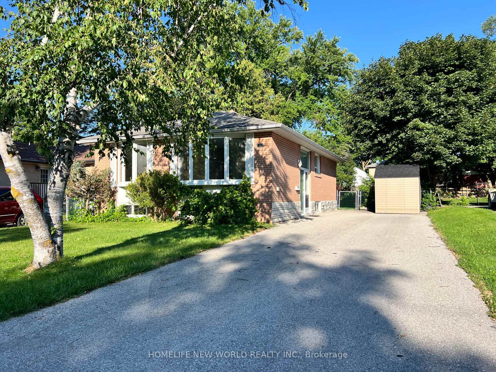 Property Photo: 53 Aurora Heights Drive ON L4G 2W6