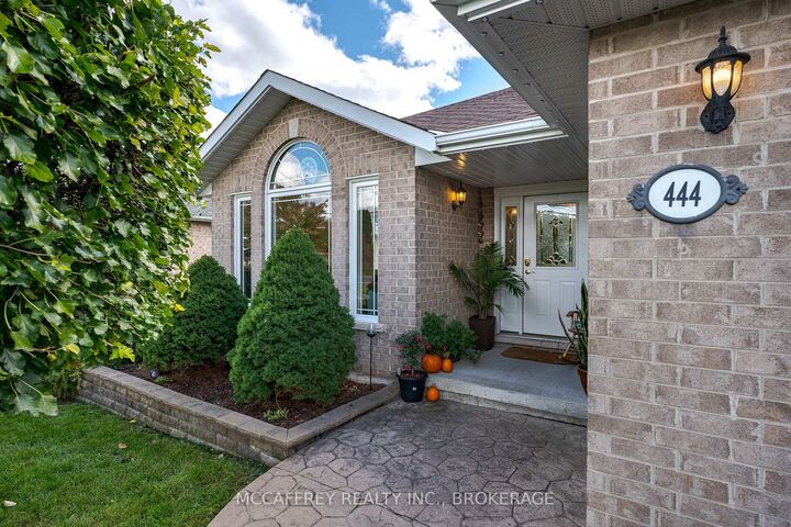 Property Photo:  444 Bridge Street W  ON K7R 3L1 
