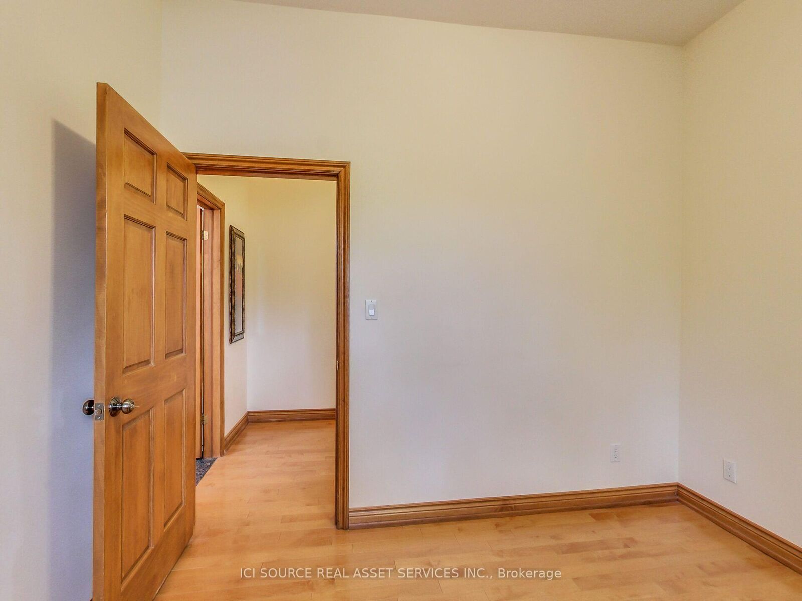Property Photo:  287 Palmerston Avenue Main  ON M6J 2J3 