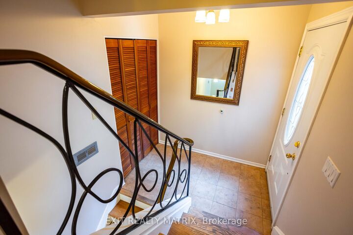 Property Photo:  2064 St Laurent Boulevard  ON K1G 1A9 