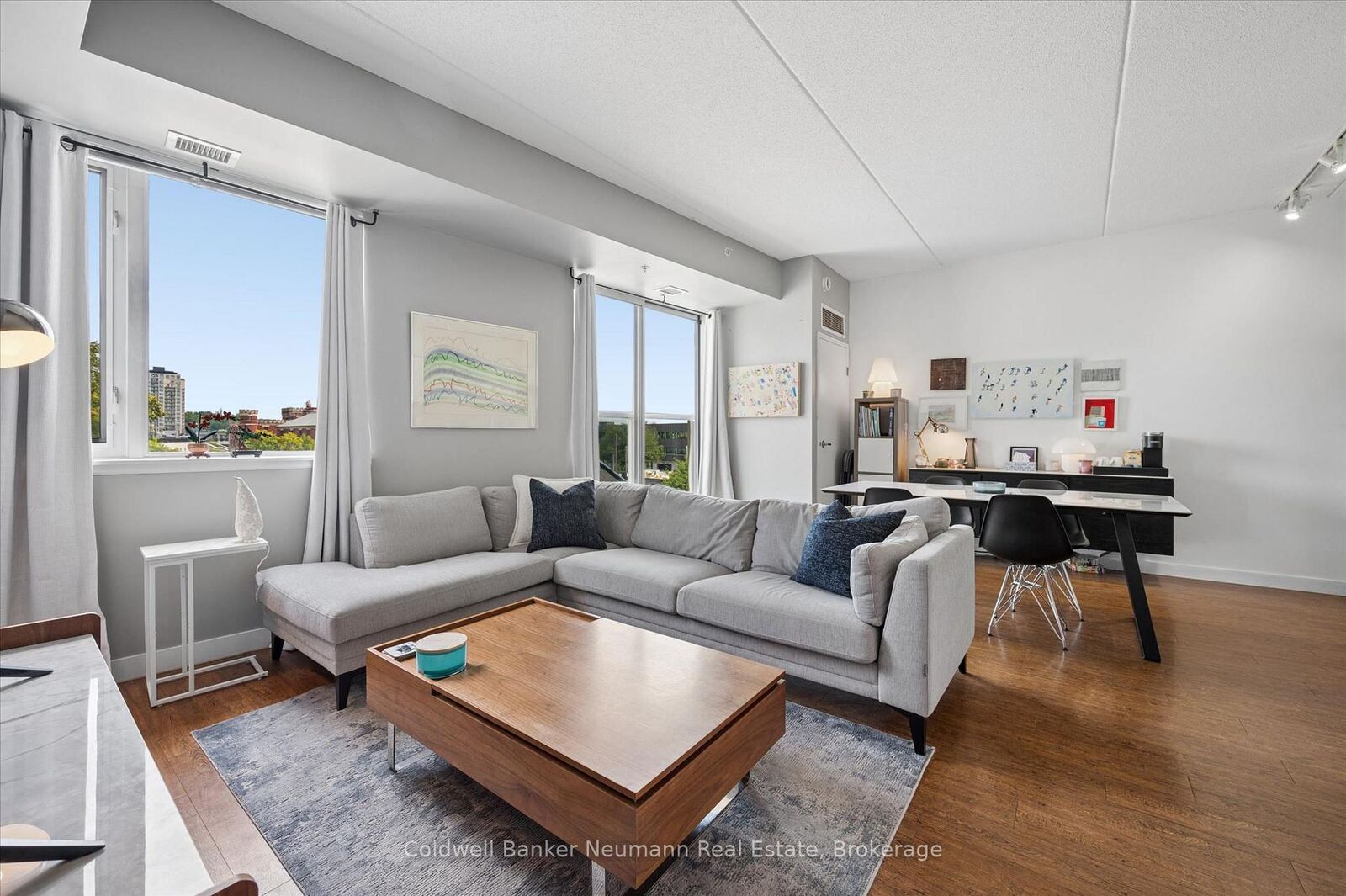 Property Photo:  5 Gordon Street 309  ON N1H 4G8 