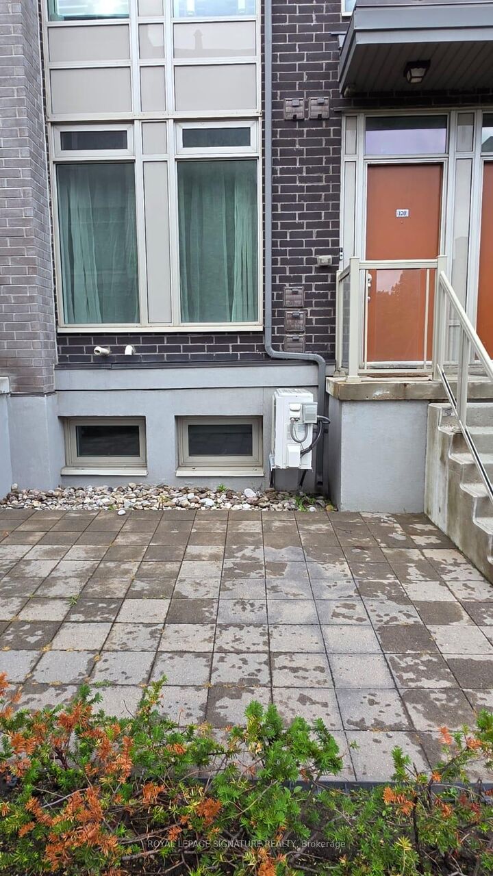 Photo de la propriété:  11 Applewood Lane 120  ON M9C 0C1 