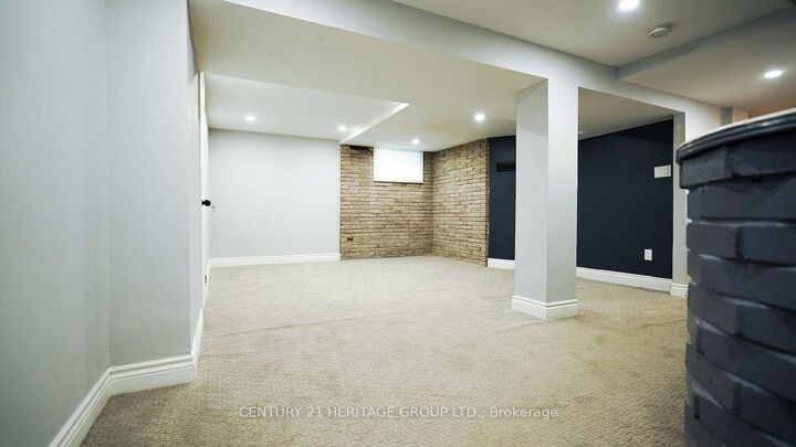 Property Photo:  328 Moore Park Avenue Lower  ON M2R 2R6 