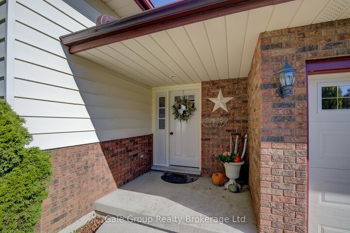 Property Photo:  456 Ojibway Street  ON N4T 1C5 