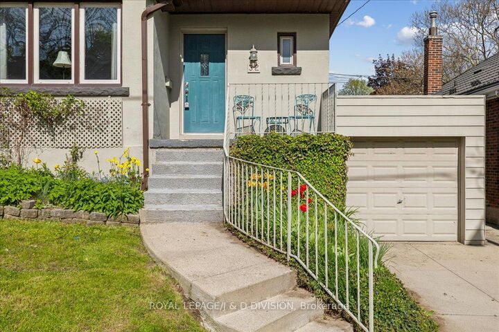 Property Photo: 32 Miles Court ON L8P 4G6