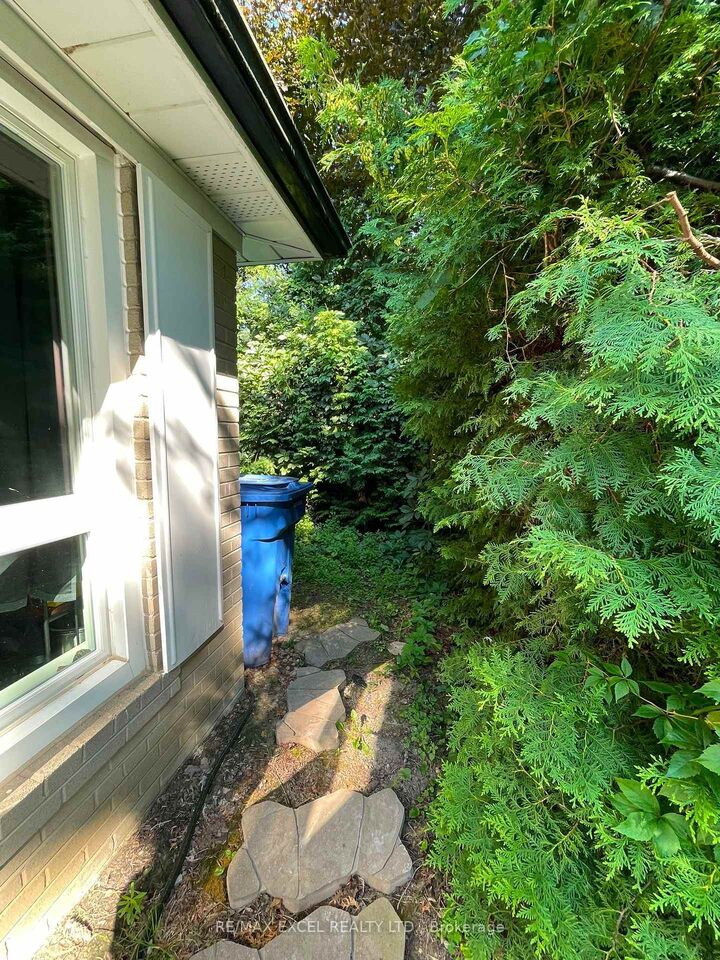 Property Photo:  23 Algonquin Crescent Basement  ON L4G 3E6 