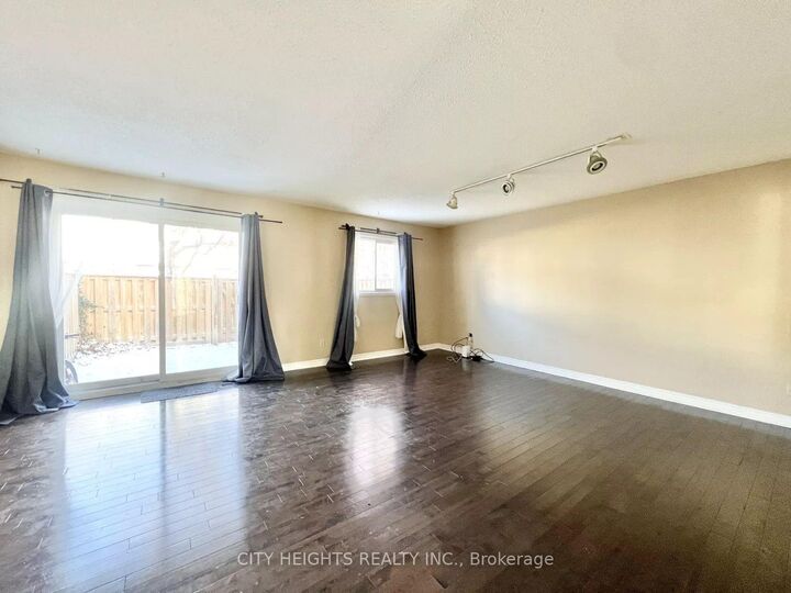 Property Photo:  45 Hansen Road N 20  ON L6V 3C5 