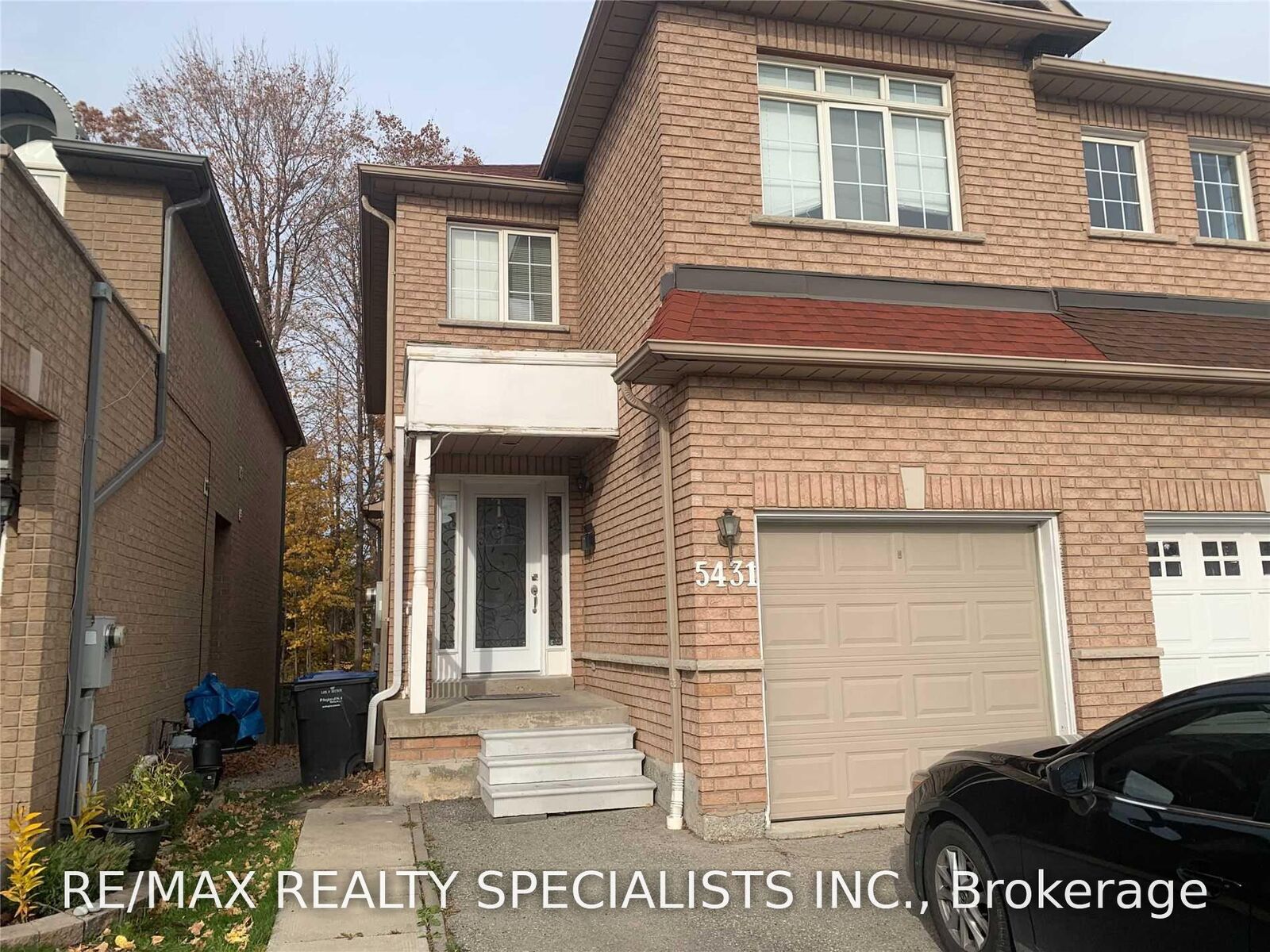 Property Photo: 5431 Tree Crest Court Lower ON L5R 3Z8