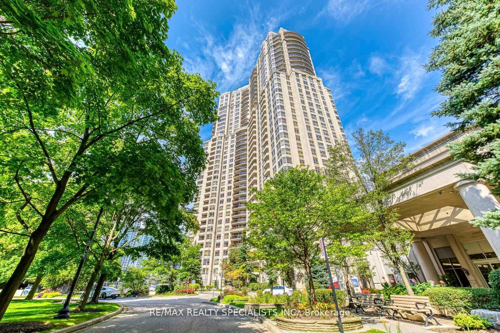 Property Photo:  35 Kingsbridge Garden Circle 3005  ON L5R 3Z5 