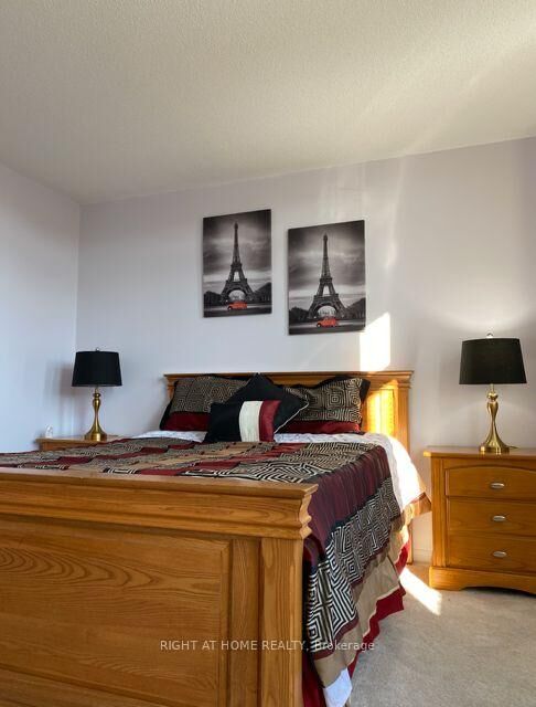 Property Photo: 530 Lolita Gardens 1704 ON L5A 3T2