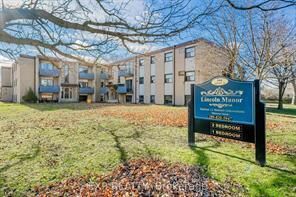 Property Photo: 744 Lincoln Street Unit 7 ON L3B 4R5
