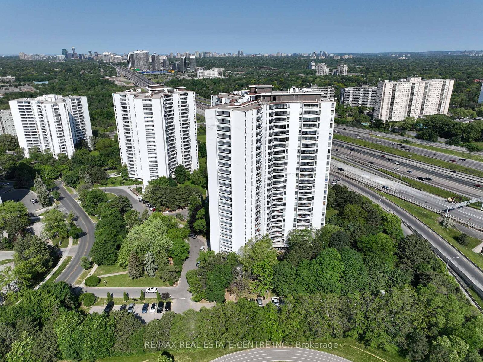 Property Photo:  150 Graydon Hall Drive 1812  ON M3A 3B3 
