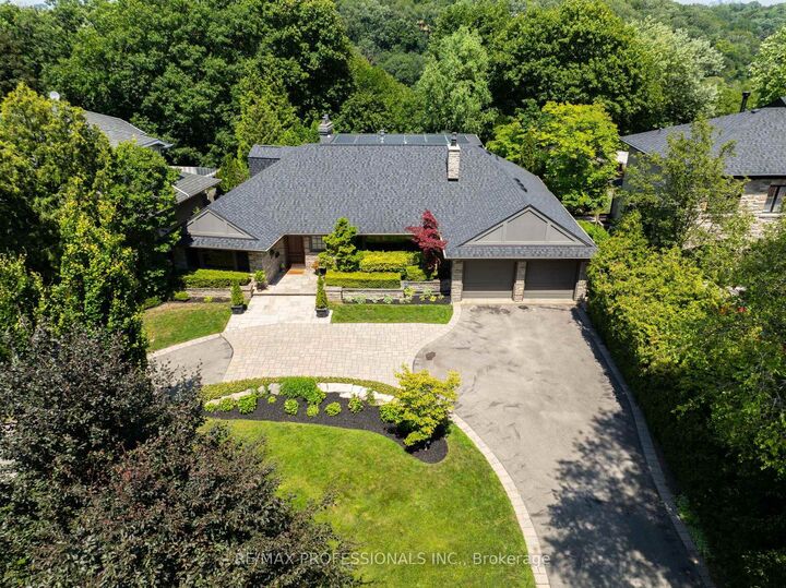 Property Photo: 19 The Kingsway N/A ON M8X 2S9