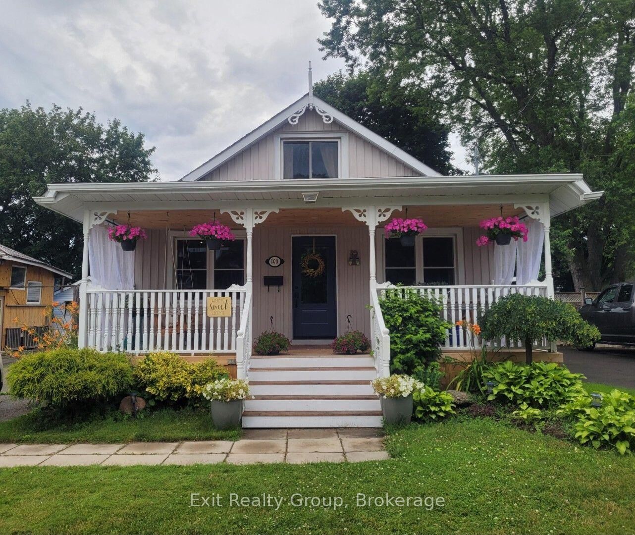 Property Photo:  100 Arlington Avenue  ON L1G 2N6 