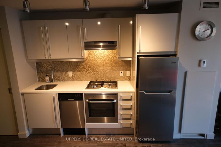 Property Photo:  25 Oxley Street  ON M5V 2J5 
