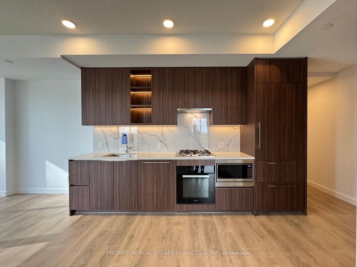 Property Photo:  68 Esther Shiner Boulevard 1611  ON M2K 0J6 