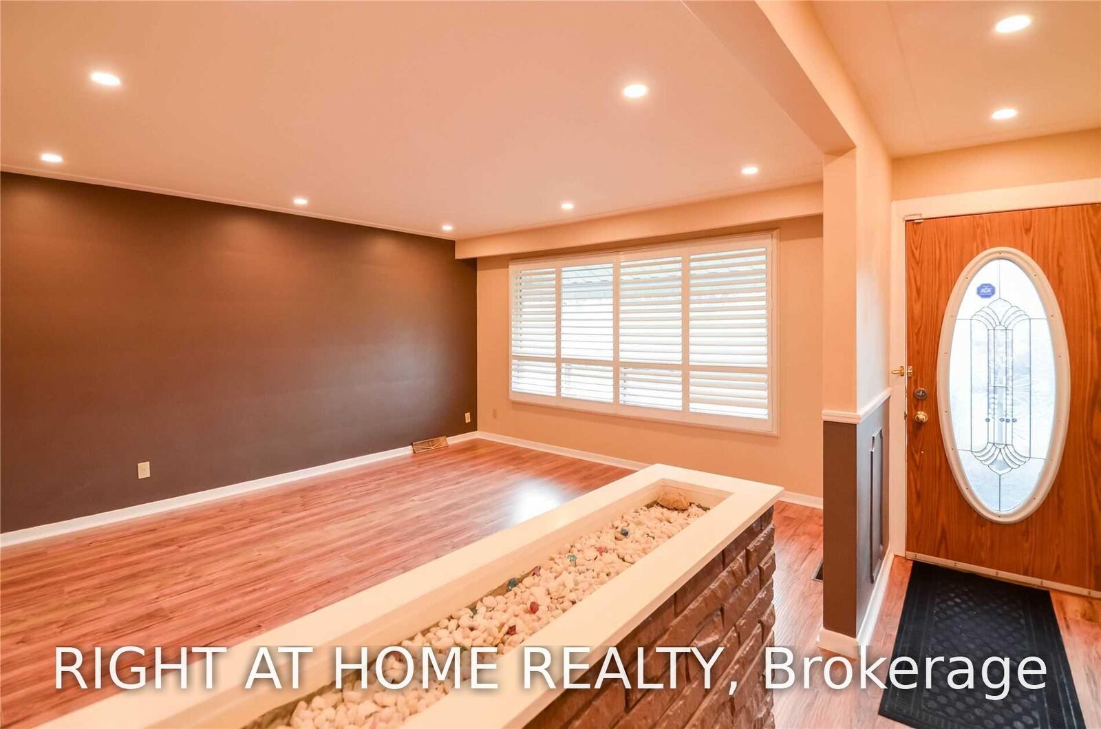 Property Photo:  915 Athol Street  ON L1N 4A3 