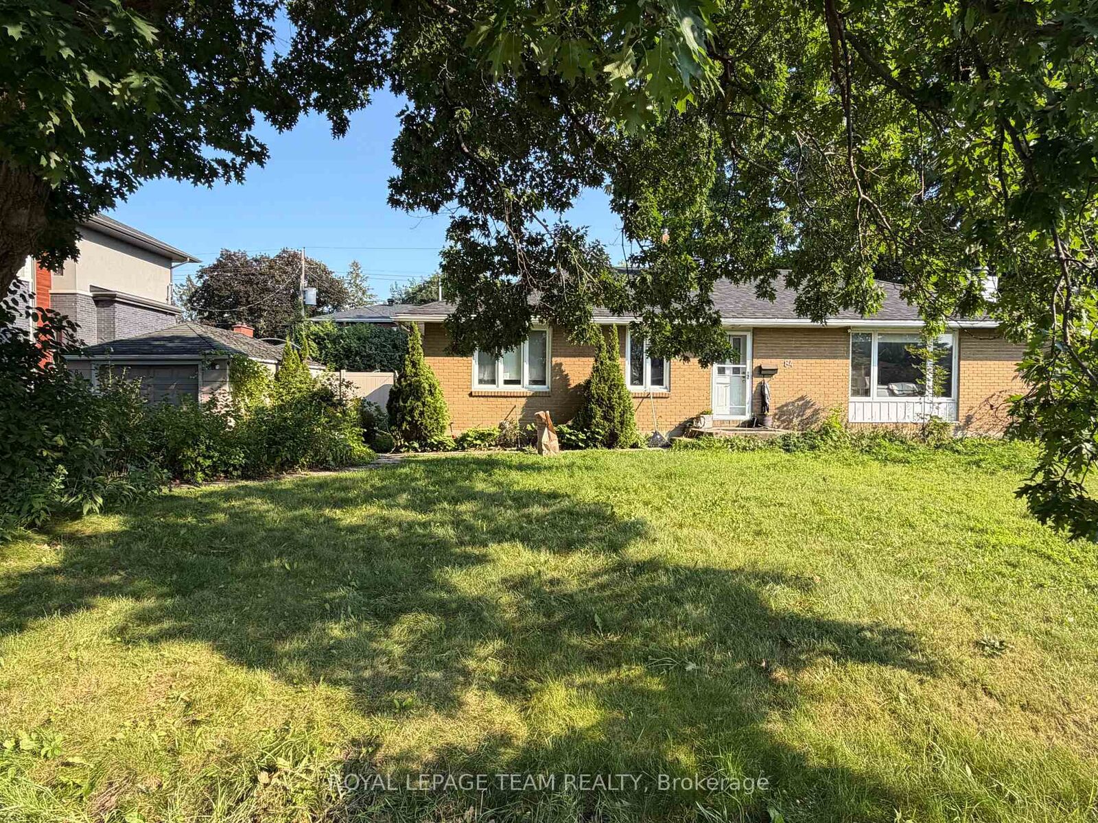 Property Photo: 84 Starwood Road ON K2G 1Z5