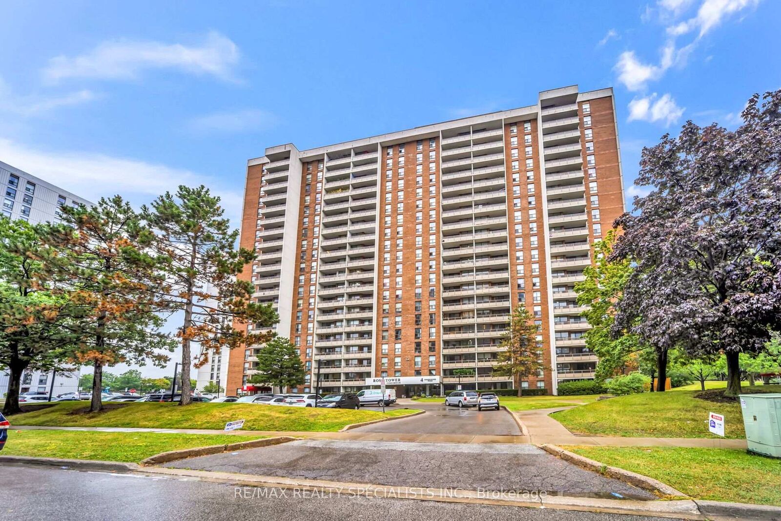 Property Photo: 4 Kings Cross Road 1008 ON L6T 3X8