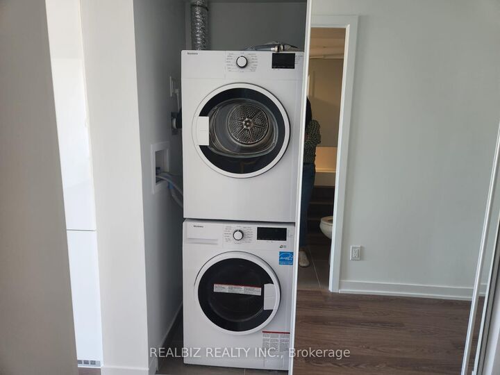 Property Photo: 319 Jarvis Street 2906 ON M5B 0C8