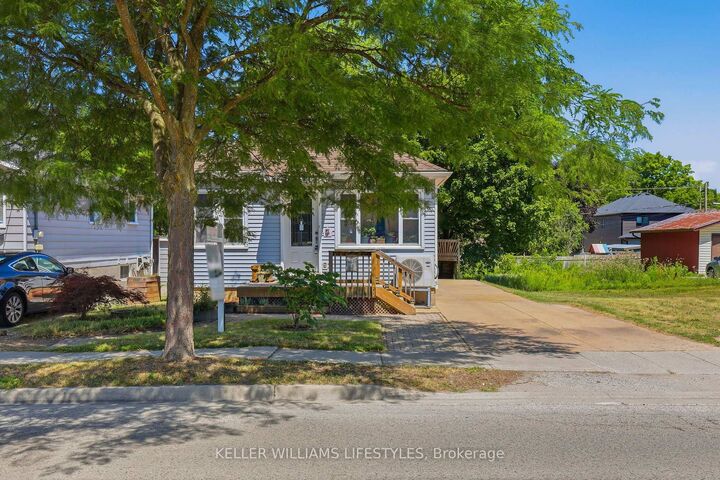 Property Photo:  118 Emery Street W  ON N6J 1S1 