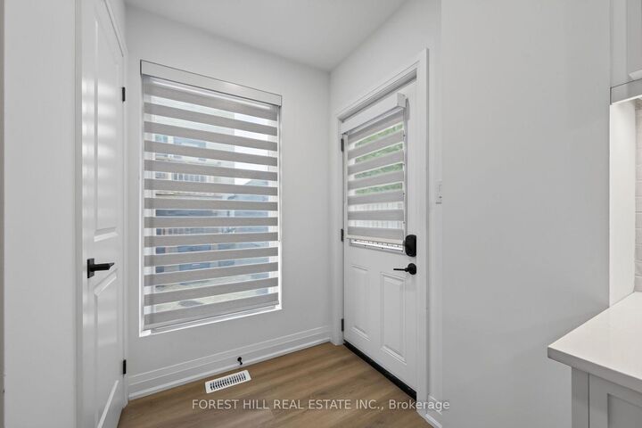Property Photo:  221 Churchill Avenue R - Garden  ON M2N 1X6 
