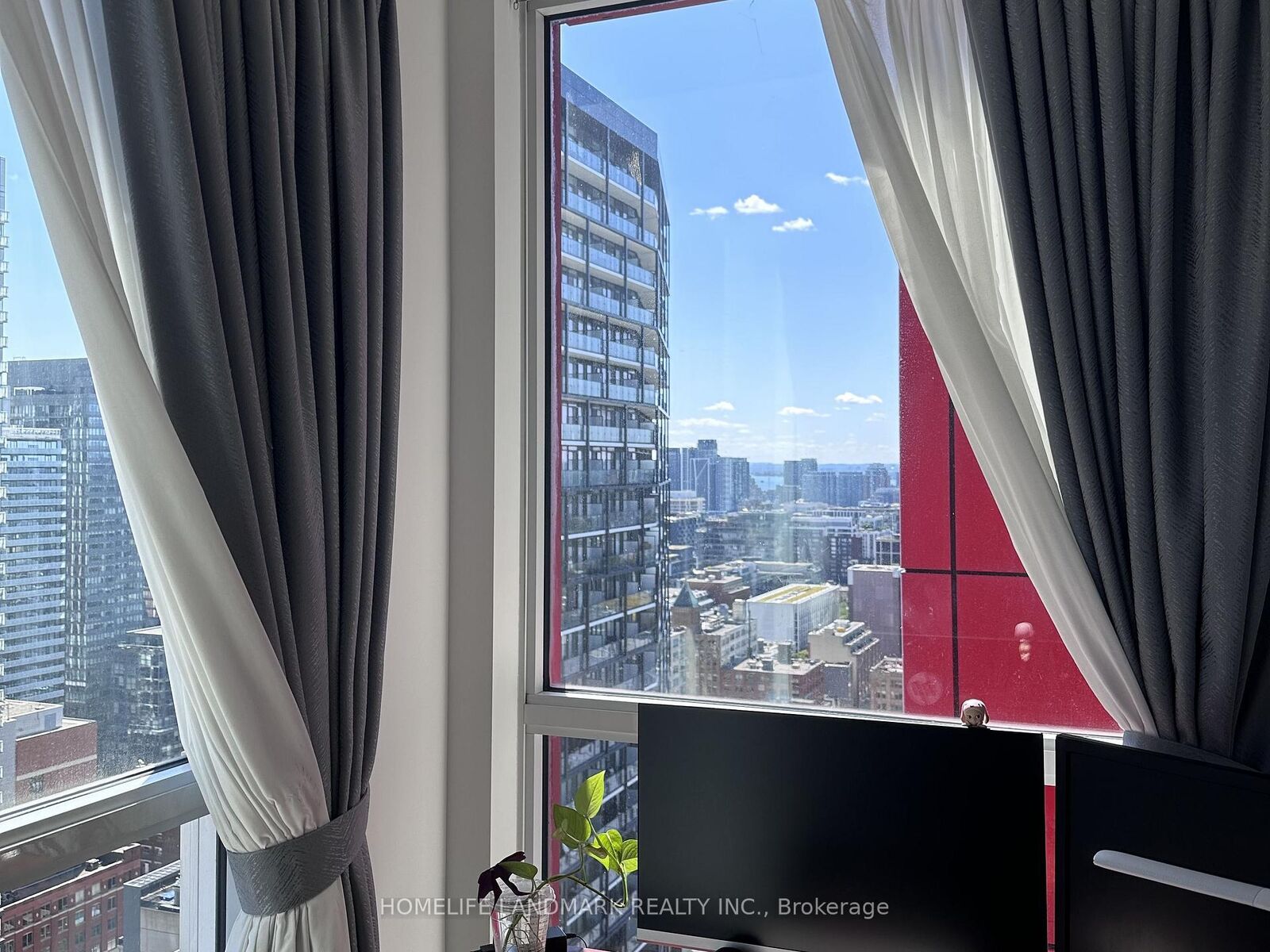 Property Photo: 318 Richmond Street W 3107 ON M5V 0B4
