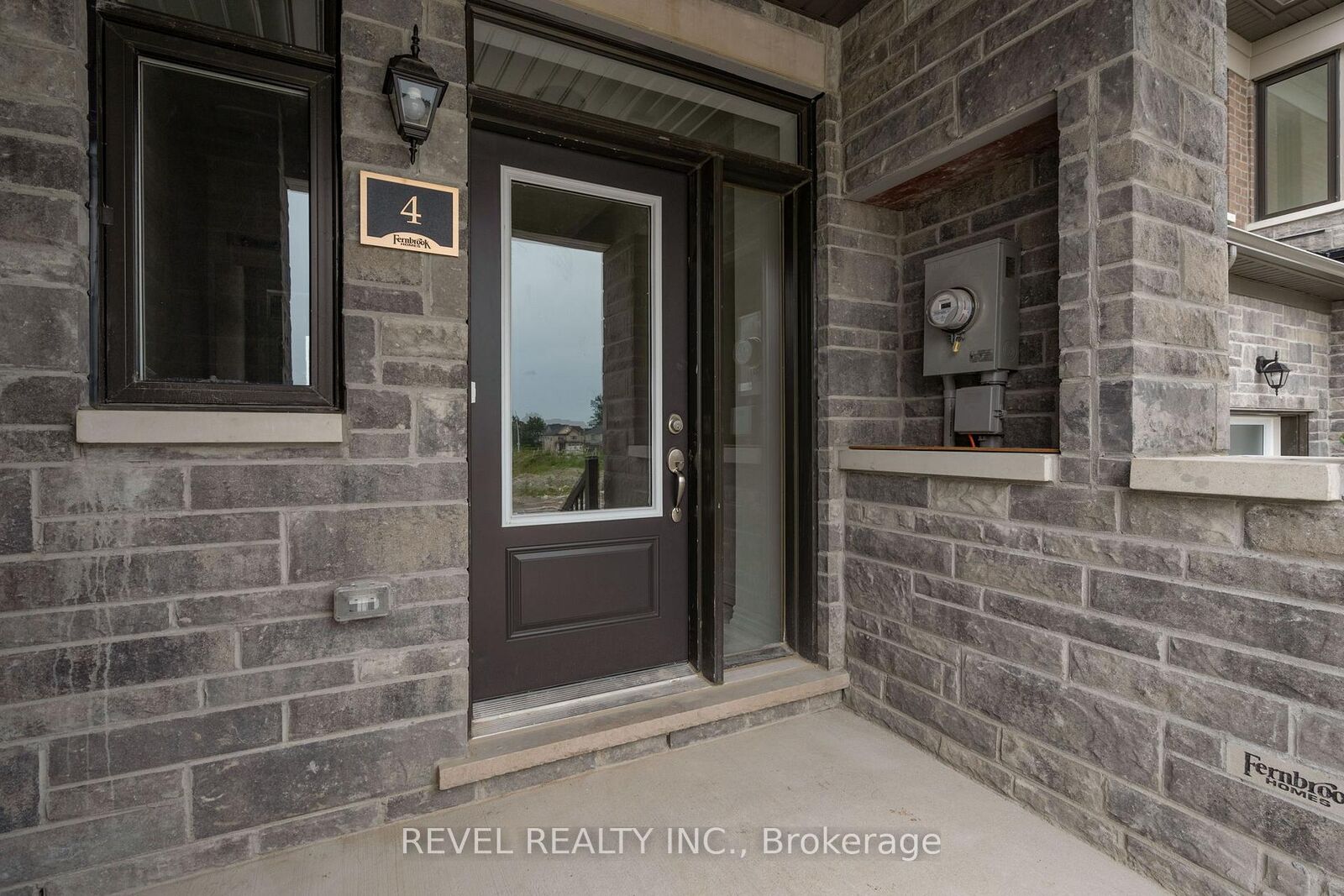 Property Photo: 4 Rochester Drive ON L9J 0J9