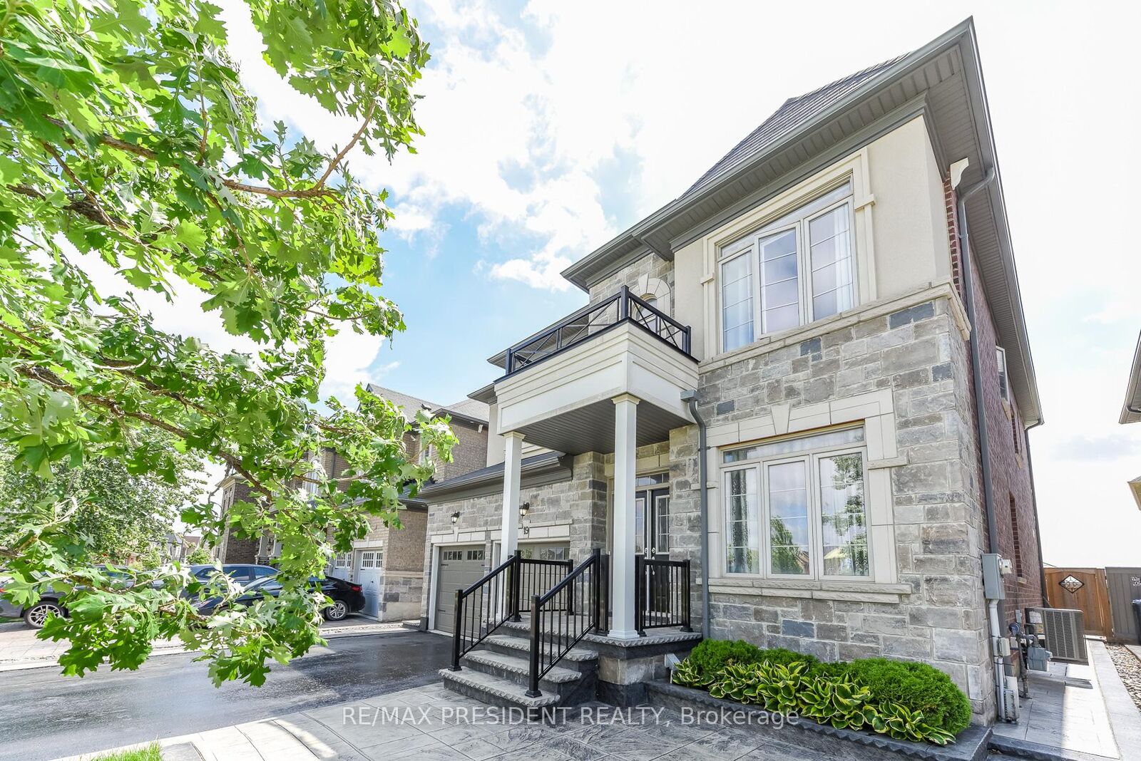 Property Photo: 19 Jaypeak Road ON L6P 4J8