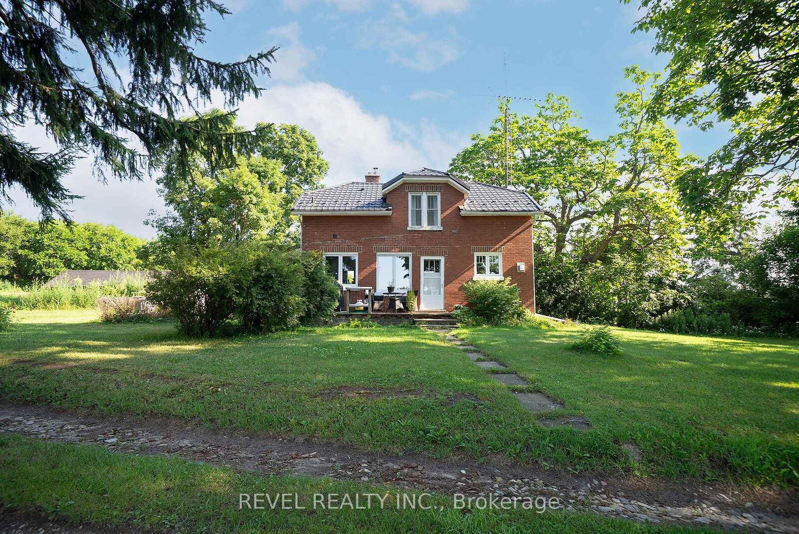 Property Photo: 453 Pleasant Ridge Road ON N3T 5L5