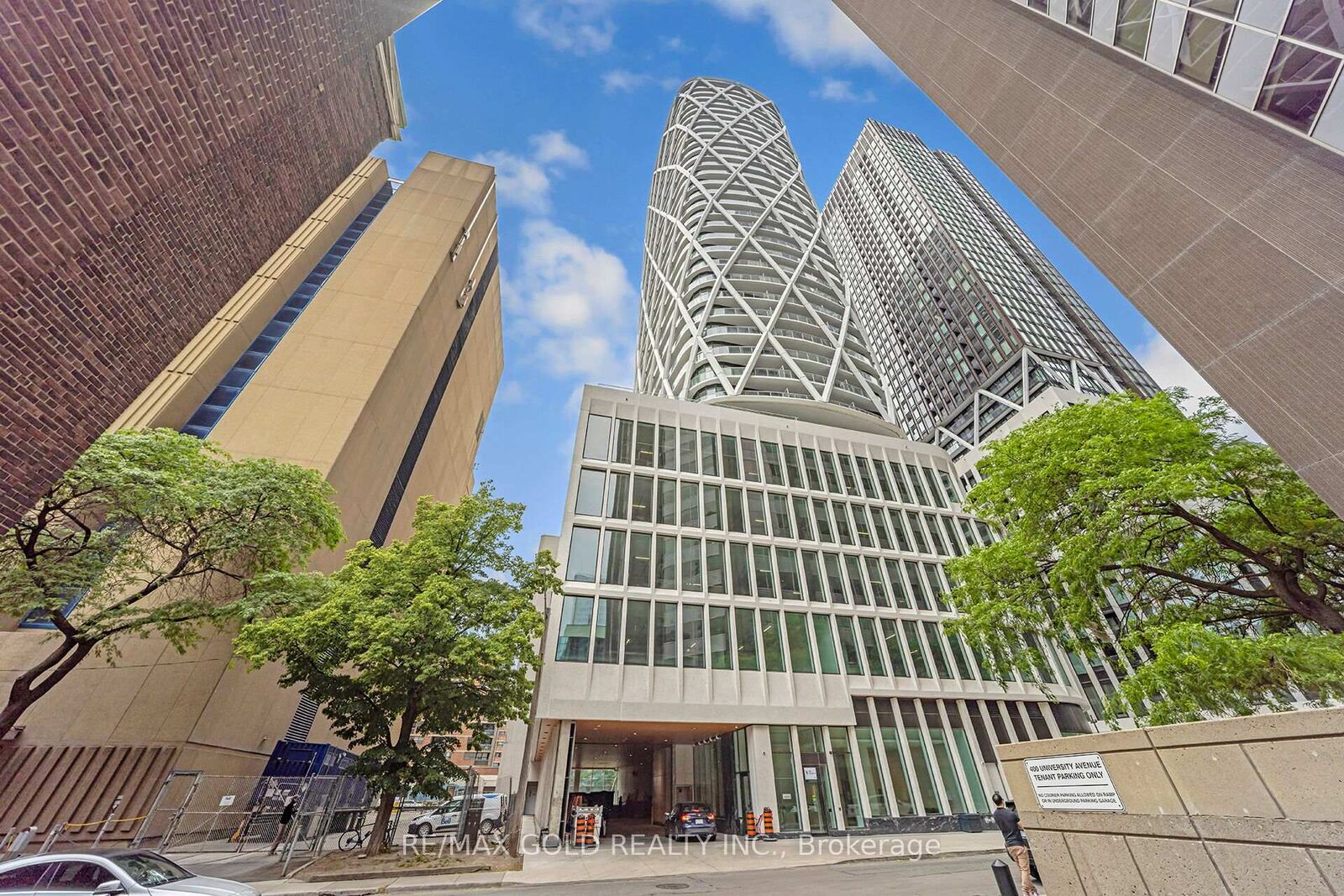 Property Photo:  230 Simcoe Street 2818  ON L6X 2Y8 