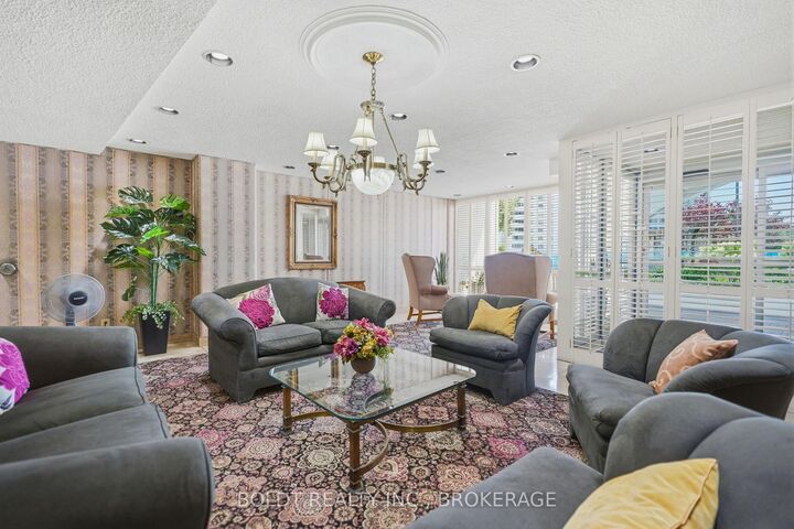 Property Photo:  15 Towering Heights Boulevard 1206  ON L2T 3G7 