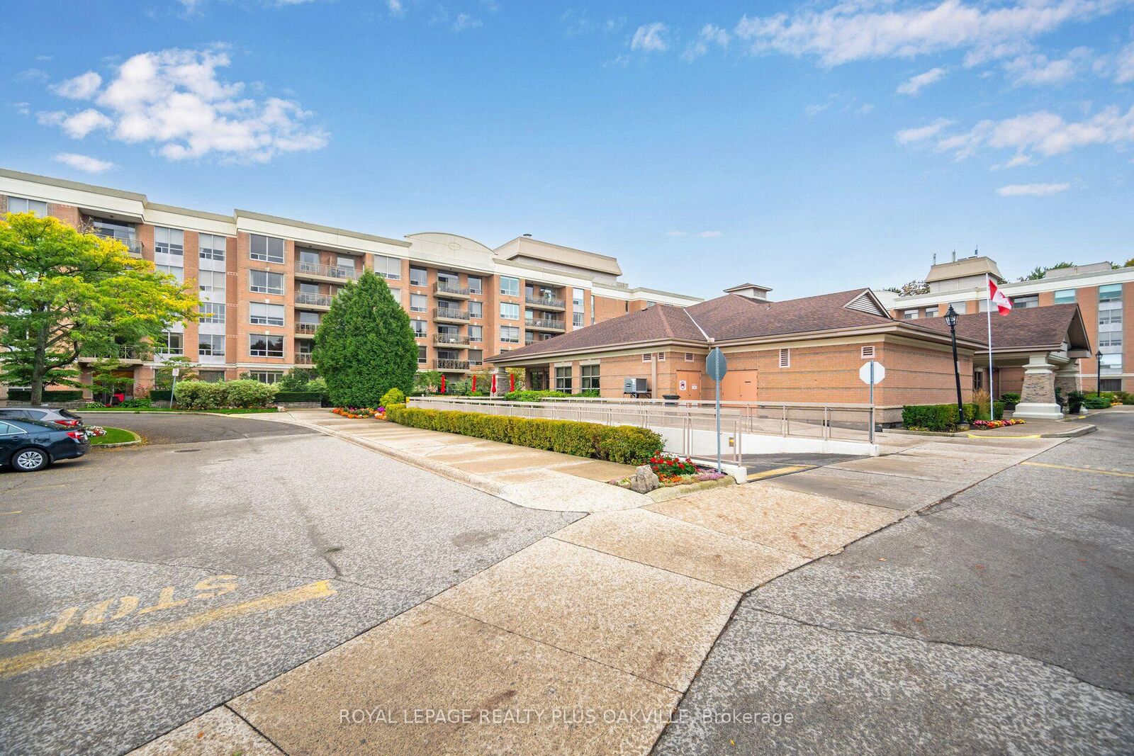 Property Photo: 100 Burloak Drive 1406 ON L7L 6P6