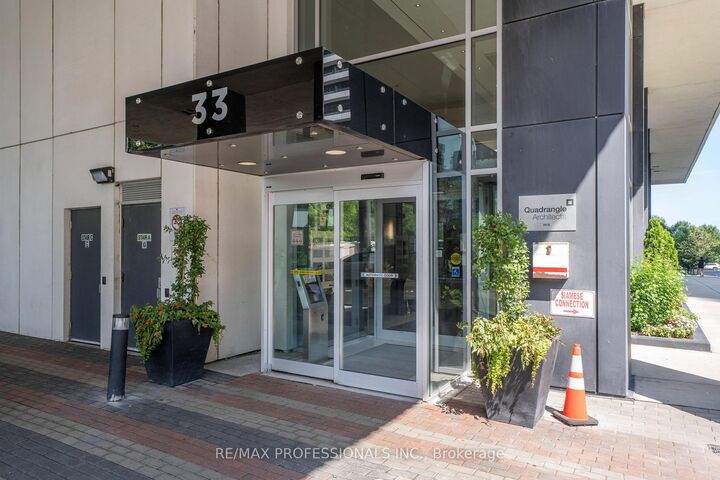 Property Photo:  33 Shore Breeze Drive 1904  ON M8V 0G1 