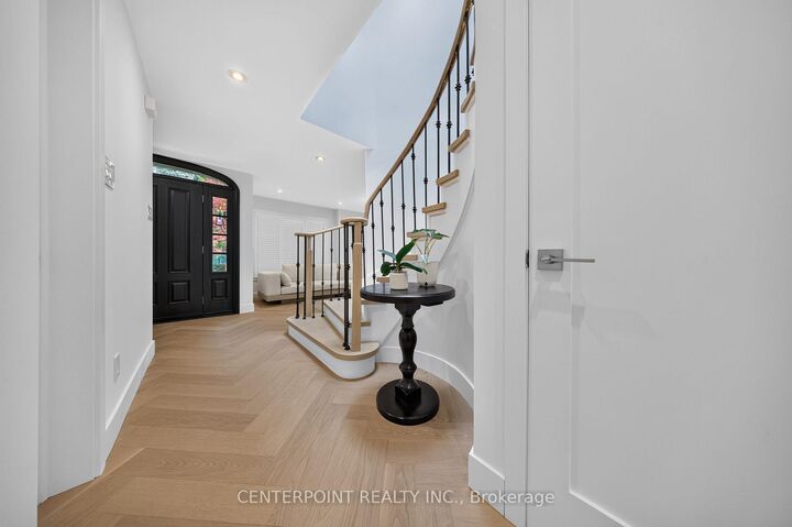 Property Photo: 1073 Grandeur Crescent ON L6H 4B6