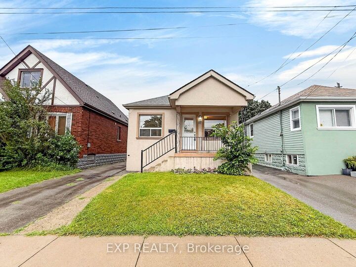 Property Photo:  57 Weir Street S  ON L8K 3A3 