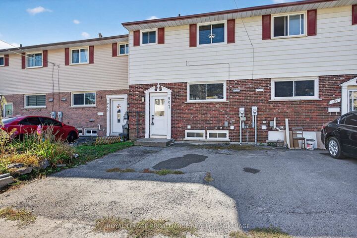 Property Photo:  957 Oakview Avenue  ON K7M 6W9 